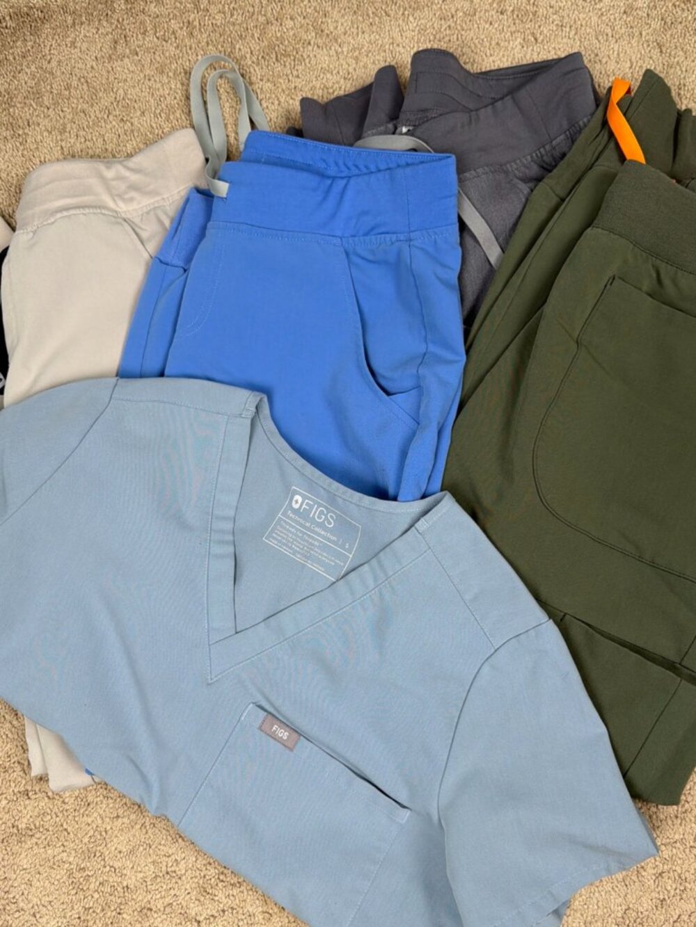 Figs Scrubs Pants and Top Womens S Multicolor Jogger Tech Healthcare Vet Tech